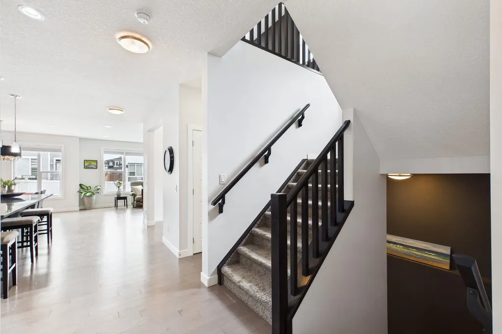 29 Evansglen Place NW Calgary AB T3P 0P5