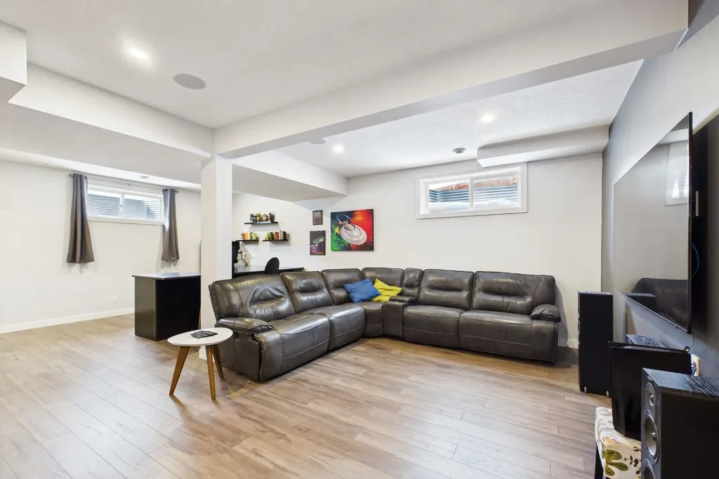 29 Evansglen Place NW Calgary AB T3P 0P5