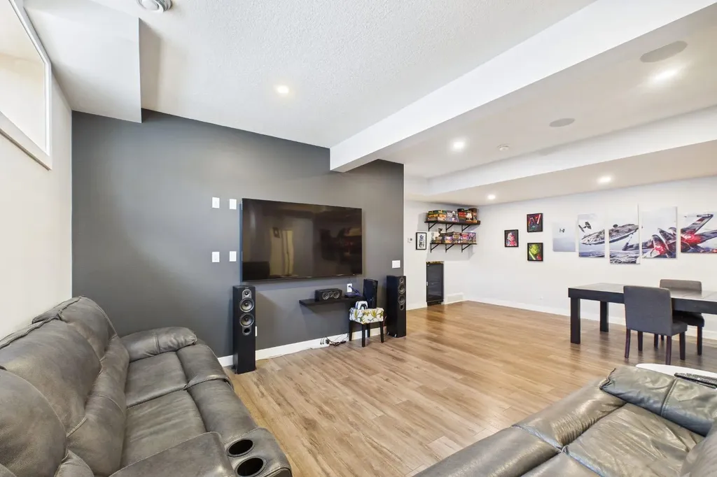 29 Evansglen Place NW Calgary AB T3P 0P5