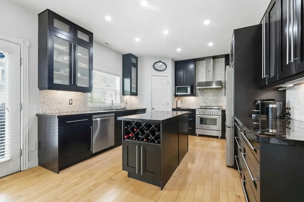 130 Garrison Square SW Calgary AB T2T 6B2