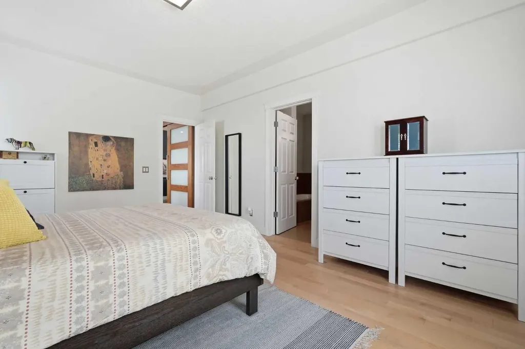 130 Garrison Square SW Calgary AB T2T 6B2