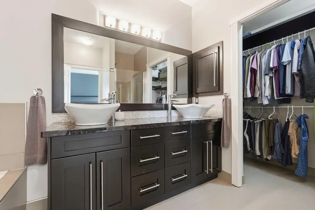 130 Garrison Square SW Calgary AB T2T 6B2