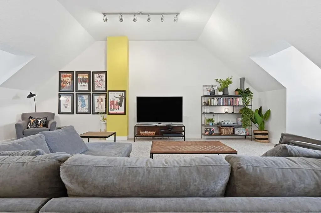 130 Garrison Square SW Calgary AB T2T 6B2