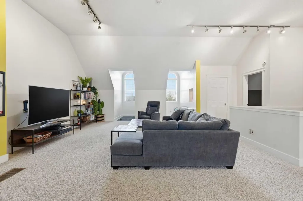 130 Garrison Square SW Calgary AB T2T 6B2