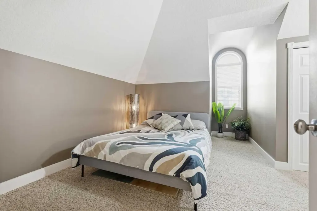 130 Garrison Square SW Calgary AB T2T 6B2