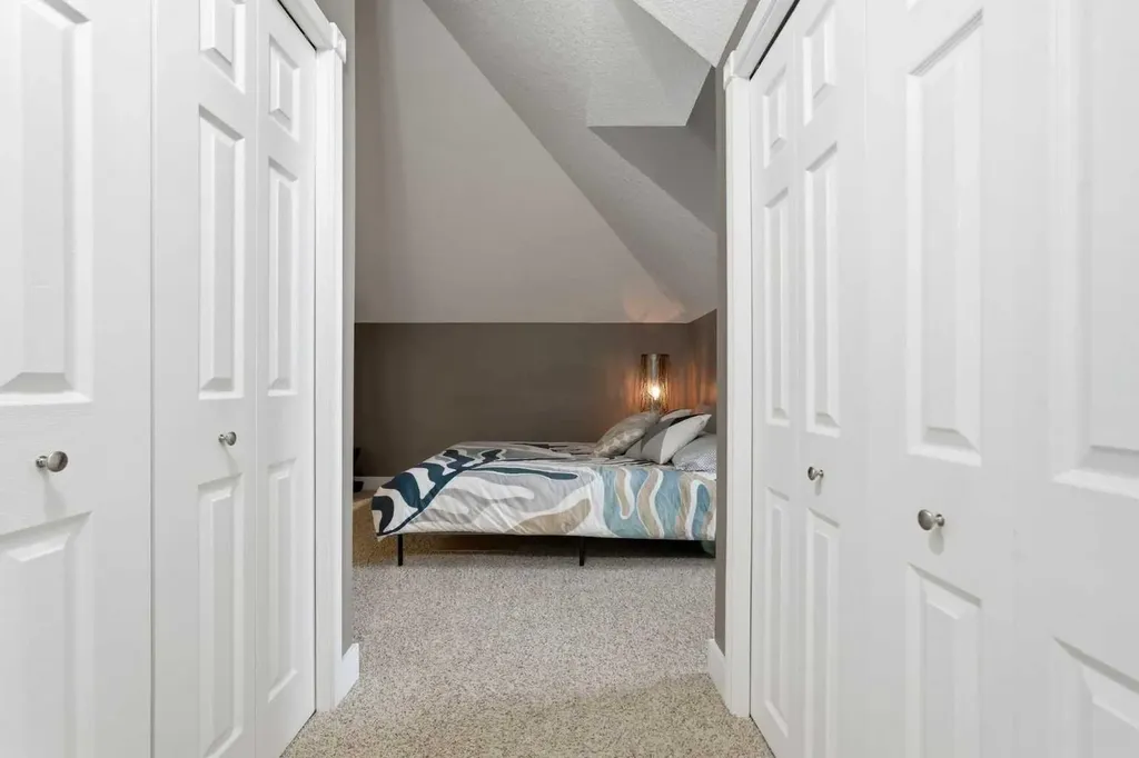 130 Garrison Square SW Calgary AB T2T 6B2