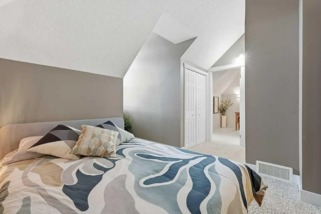 130 Garrison Square SW Calgary AB T2T 6B2