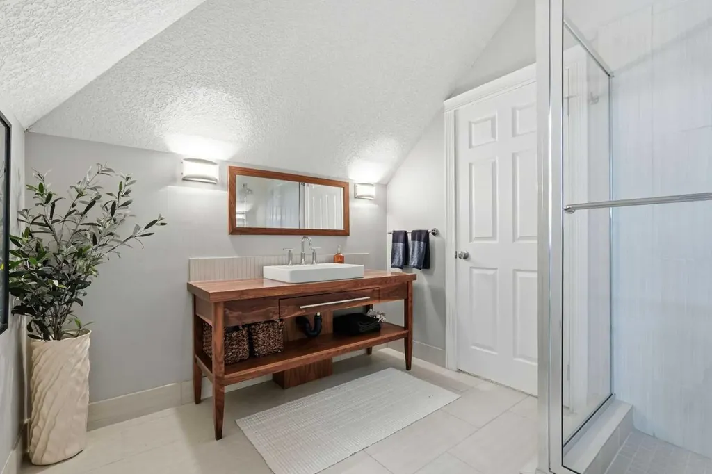130 Garrison Square SW Calgary AB T2T 6B2
