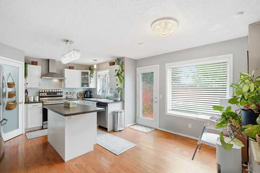 49 Shawbrooke Close Calgary AB T2Y 3A5