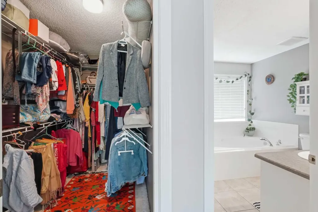 49 Shawbrooke Close SW Calgary AB T2Y 3A5
