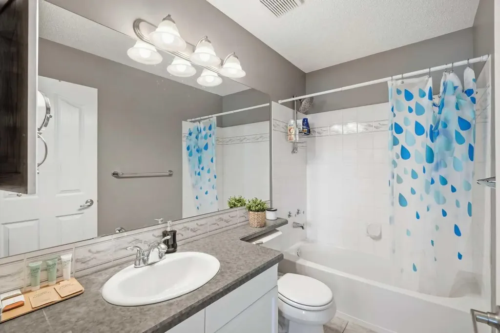 49 Shawbrooke Close SW Calgary AB T2Y 3A5