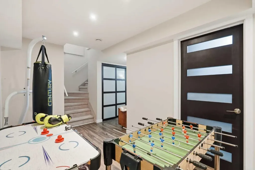 49 Shawbrooke Close Calgary AB T2Y 3A5
