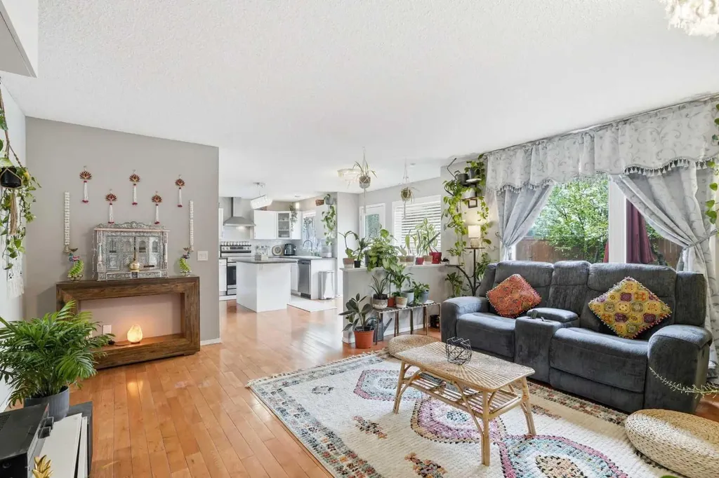 49 Shawbrooke Close SW Calgary AB T2Y 3A5