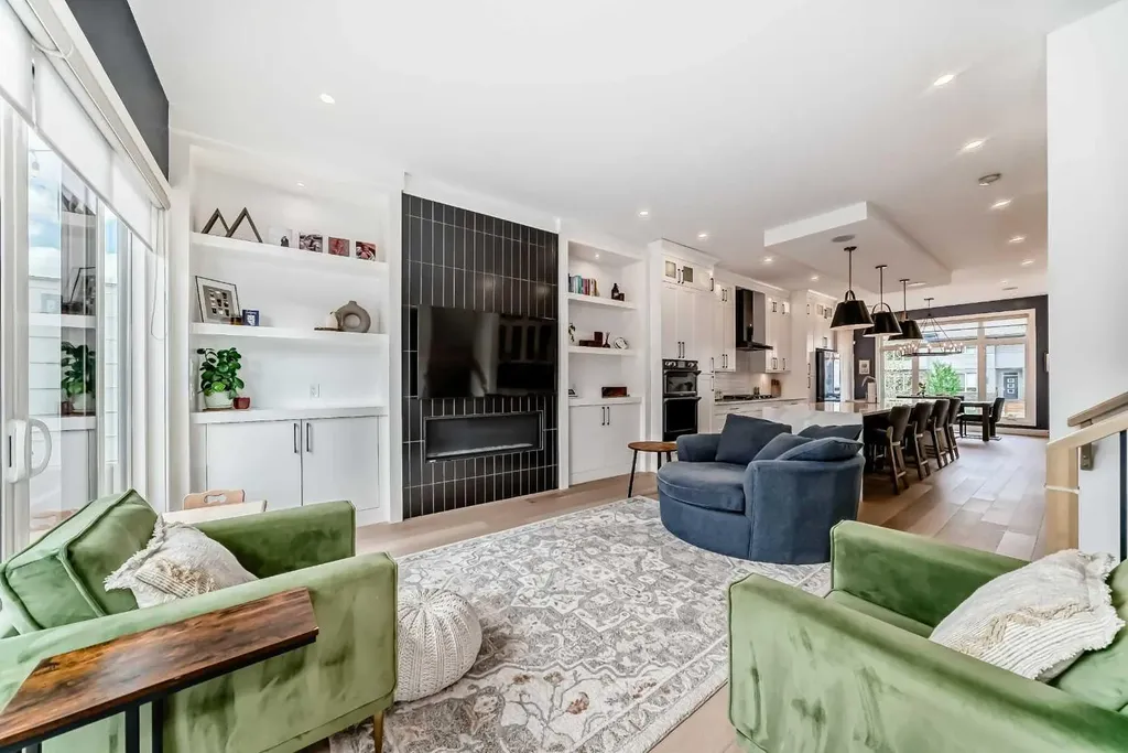 3221 Kinsale Road SW Calgary AB T3E 4S1