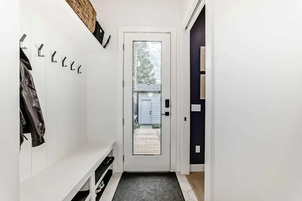 3221 Kinsale Road SW Calgary AB T3E 4S1