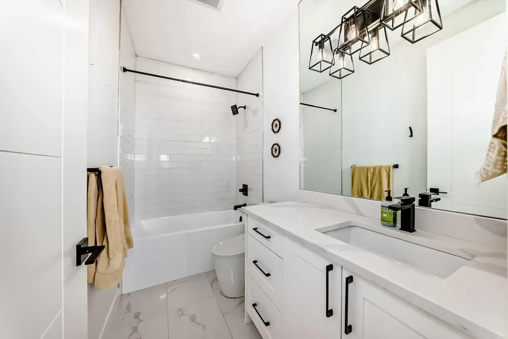 3221 Kinsale Road SW Calgary AB T3E 4S1