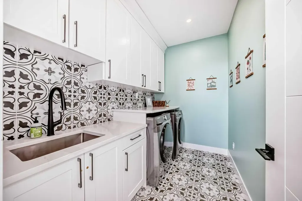 3221 Kinsale Road SW Calgary AB T3E 4S1