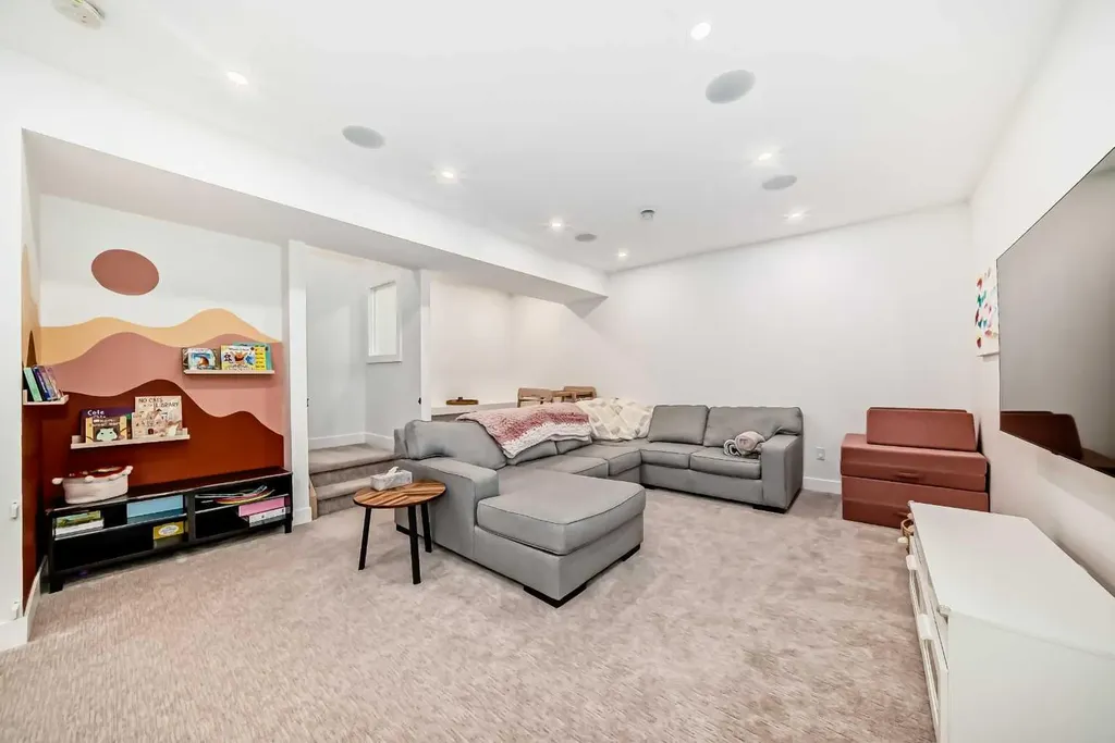 3221 Kinsale Road SW Calgary AB T3E 4S1
