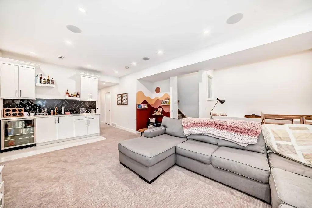 3221 Kinsale Road SW Calgary AB T3E 4S1