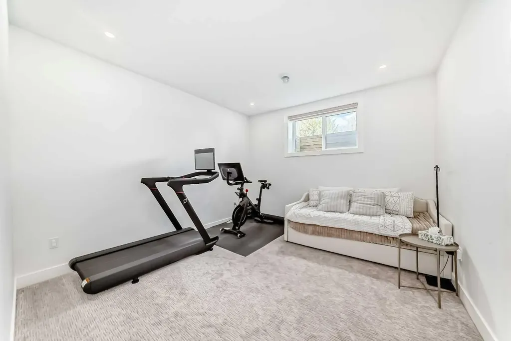 3221 Kinsale Road SW Calgary AB T3E 4S1