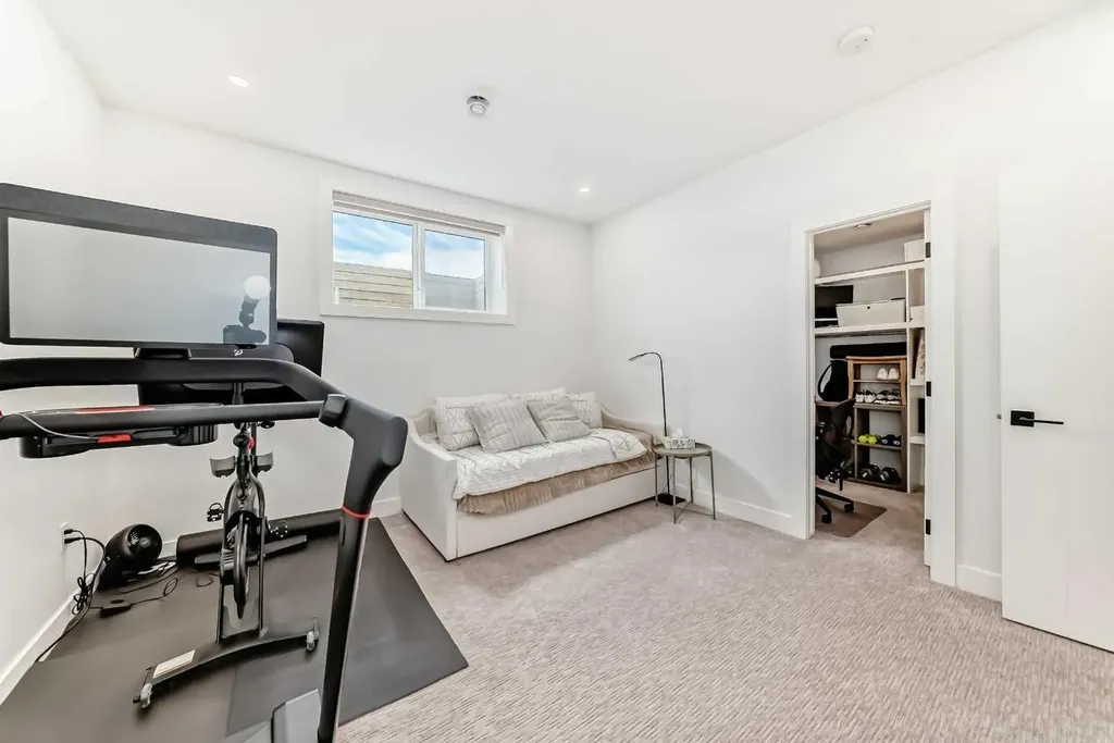 3221 Kinsale Road SW Calgary AB T3E 4S1