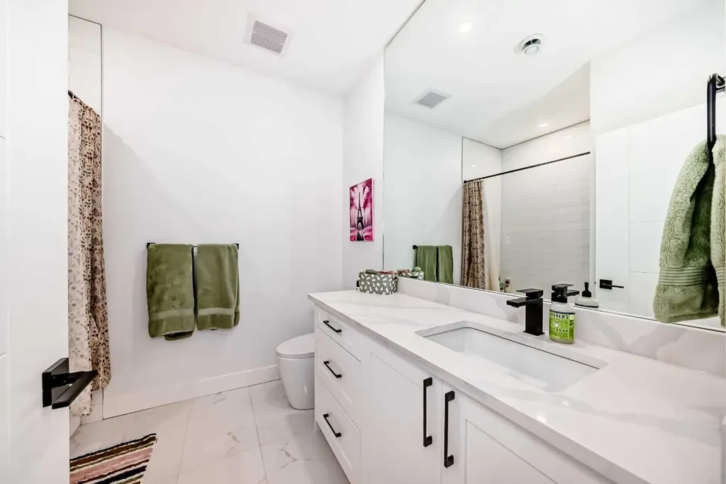 3221 Kinsale Road SW Calgary AB T3E 4S1