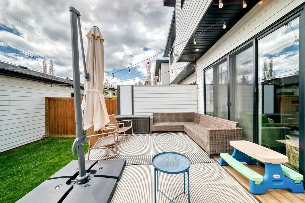 3221 Kinsale Road SW Calgary AB T3E 4S1