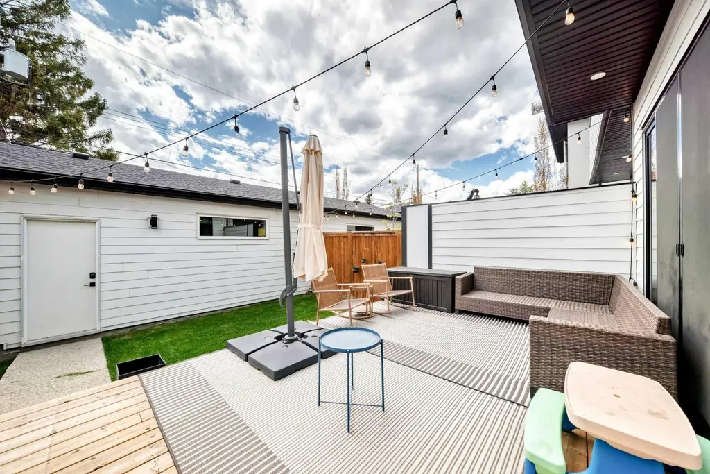 3221 Kinsale Road SW Calgary AB T3E 4S1