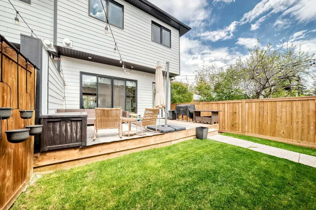 3221 Kinsale Road SW Calgary AB T3E 4S1