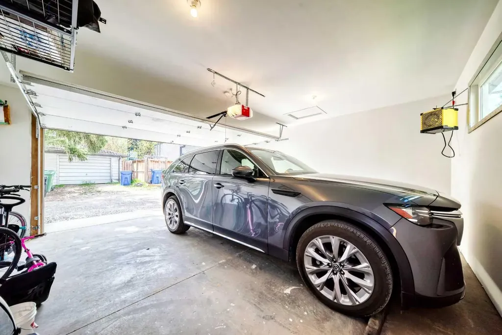 3221 Kinsale Road SW Calgary AB T3E 4S1