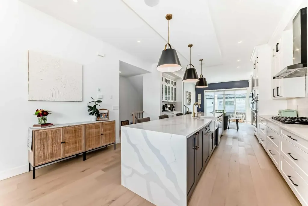 3221 Kinsale Road SW Calgary AB T3E 4S1