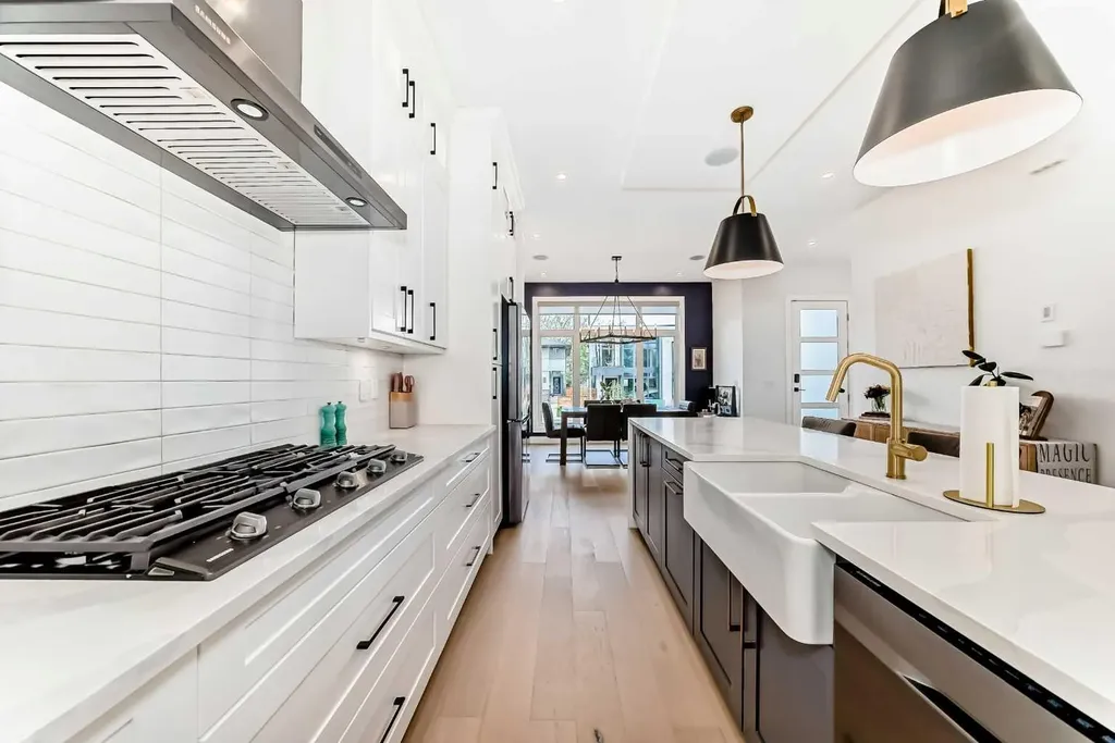 3221 Kinsale Road SW Calgary AB T3E 4S1