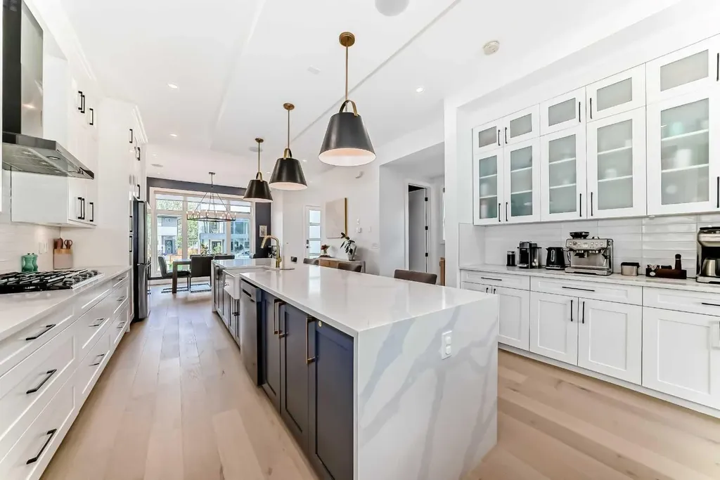3221 Kinsale Road SW Calgary AB T3E 4S1