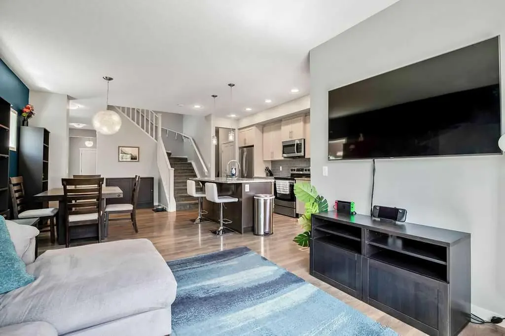 219 Mahogany Grove SE Calgary AB T3M 1W8