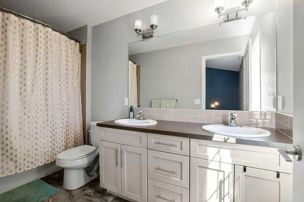 219 Mahogany Grove SE Calgary AB T3M 1W8