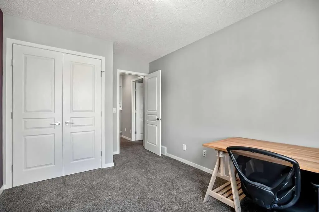 219 Mahogany Grove SE Calgary AB T3M 1W8