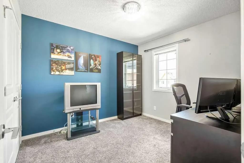 219 Mahogany Grove SE Calgary AB T3M 1W8