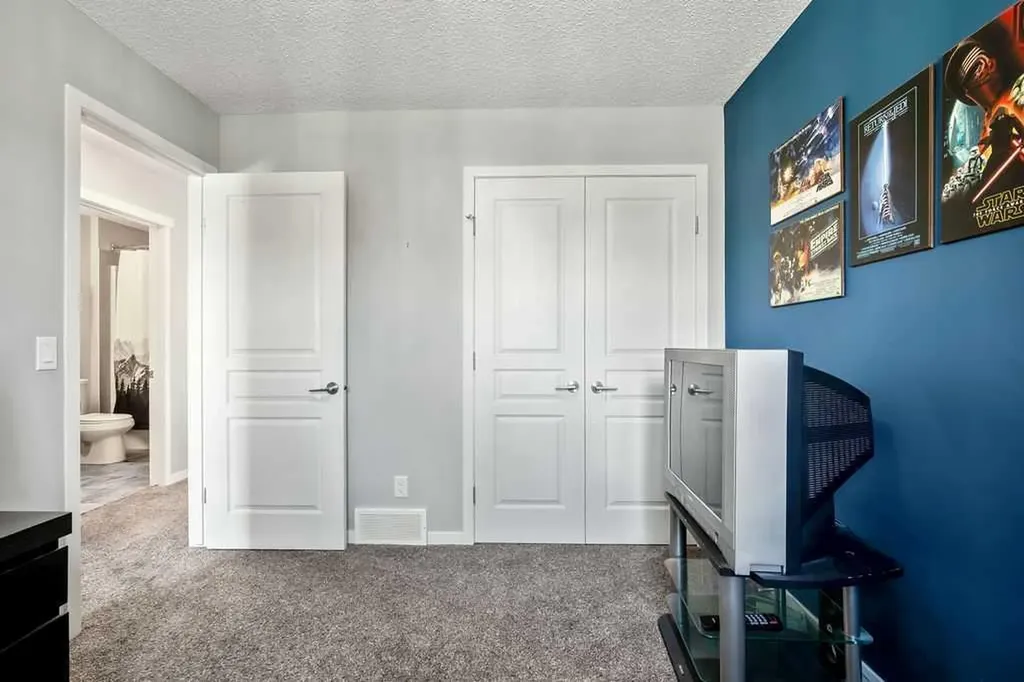 219 Mahogany Grove SE Calgary AB T3M 1W8
