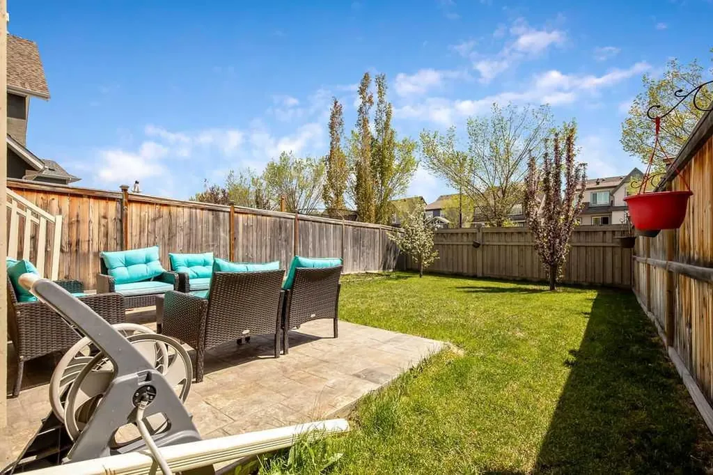 219 Mahogany Grove SE Calgary AB T3M 1W8