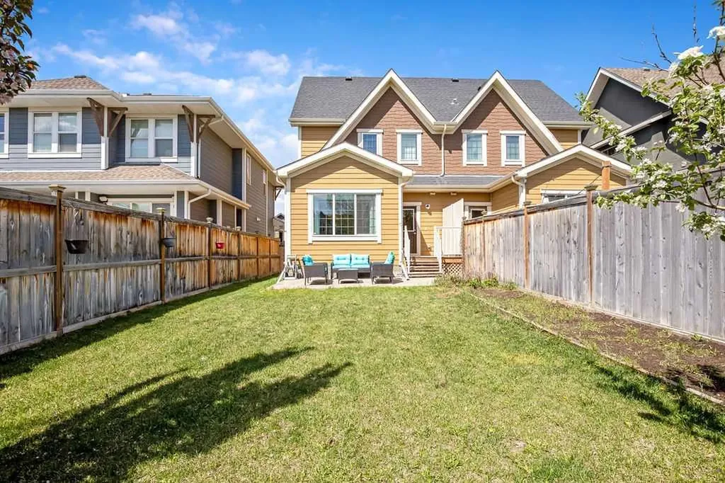 219 Mahogany Grove SE Calgary AB T3M 1W8