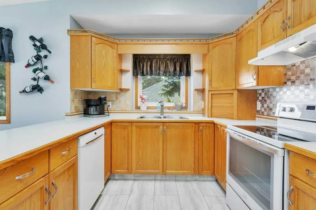 8 Petticoat Lane Lacombe AB T4L 1T6