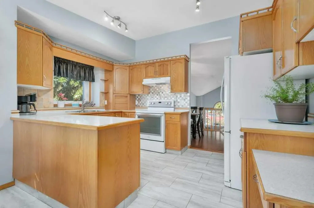 8 Petticoat Lane Lacombe AB T4L 1T6