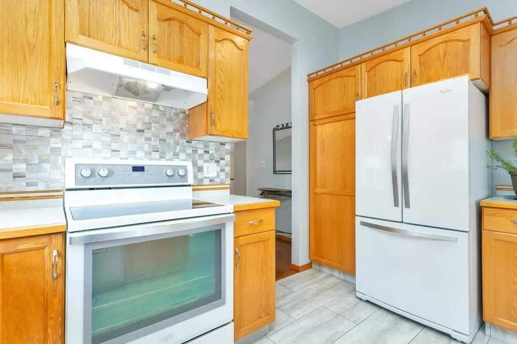 8 Petticoat Lane Lacombe AB T4L 1T6