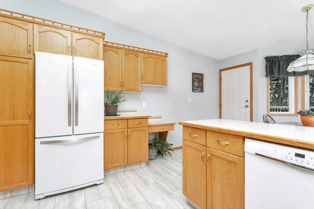 8 Petticoat Lane Lacombe AB T4L 1T6