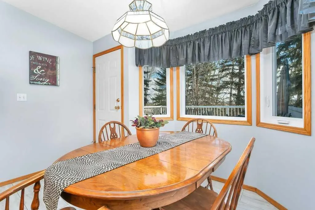 8 Petticoat Lane Lacombe AB T4L 1T6