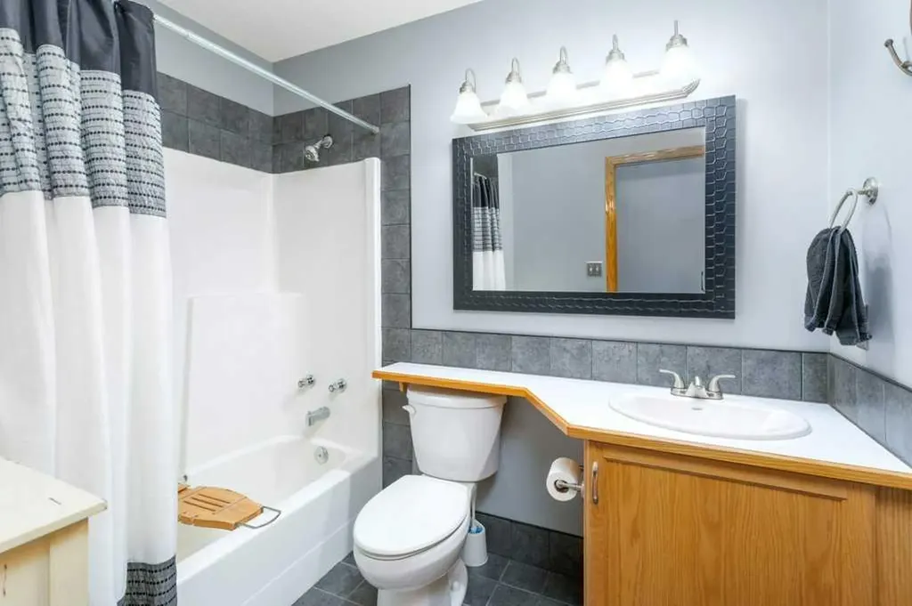 8 Petticoat Lane Lacombe AB T4L 1T6