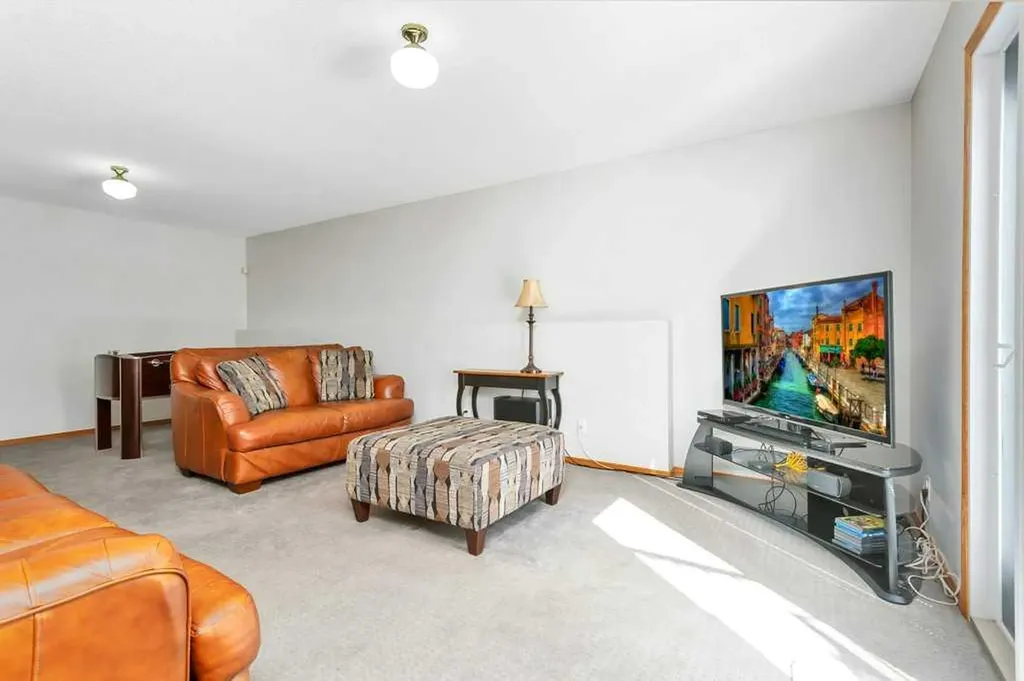 8 Petticoat Lane Lacombe AB T4L 1T6