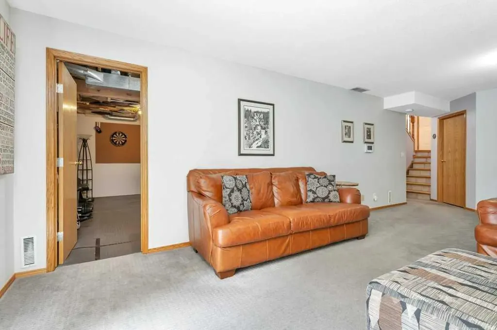 8 Petticoat Lane Lacombe AB T4L 1T6