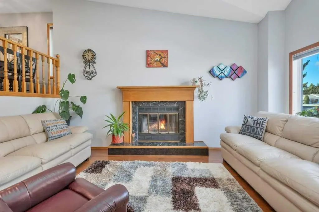 8 Petticoat Lane Lacombe AB T4L 1T6