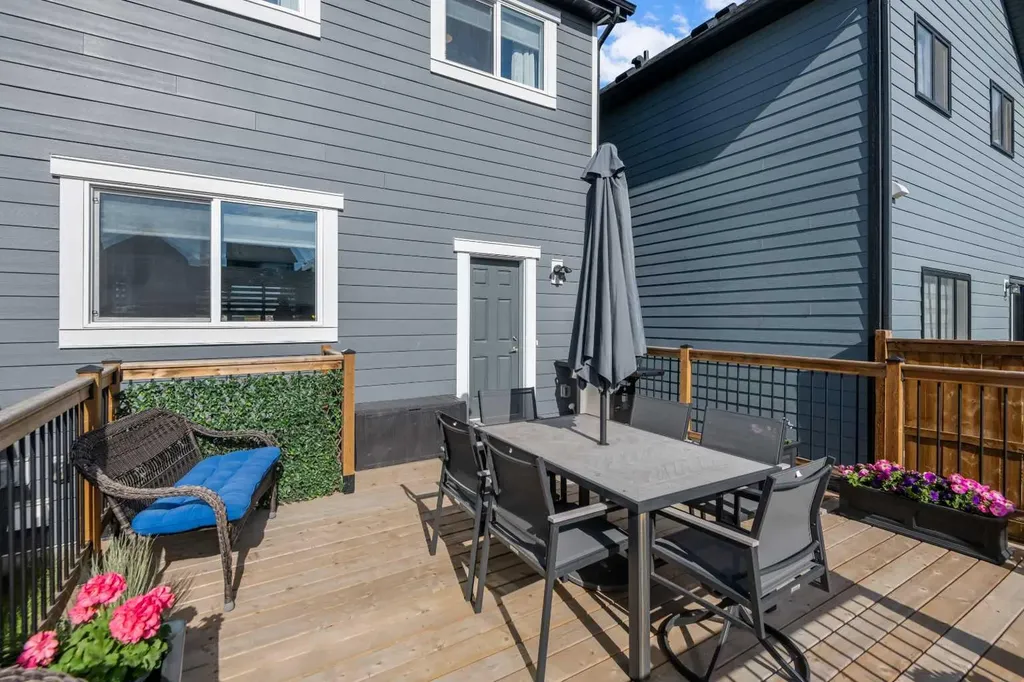 395 Magnolia Drive SE Calgary AB T3M 3M4